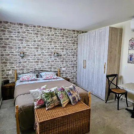 Pres De La Avec Jacuzzi Et Terrasse Privative Apartment *