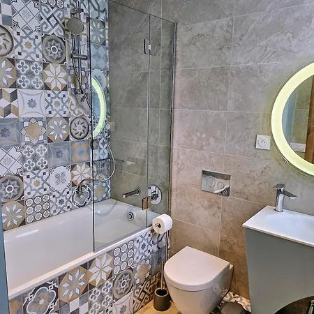 Apartamento Pres De La Avec Jacuzzi Et Terrasse Privative